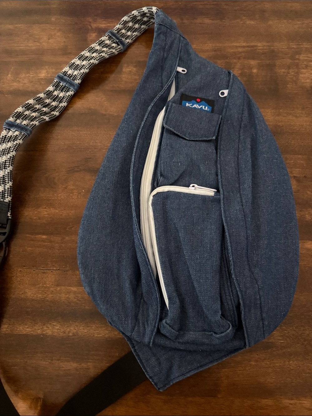 Kavu sling blue bag